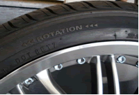 Directional/asymmetrical tire rotation indicator example 1